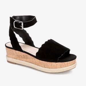 Marc Fisher Faithful platform sandals size 8